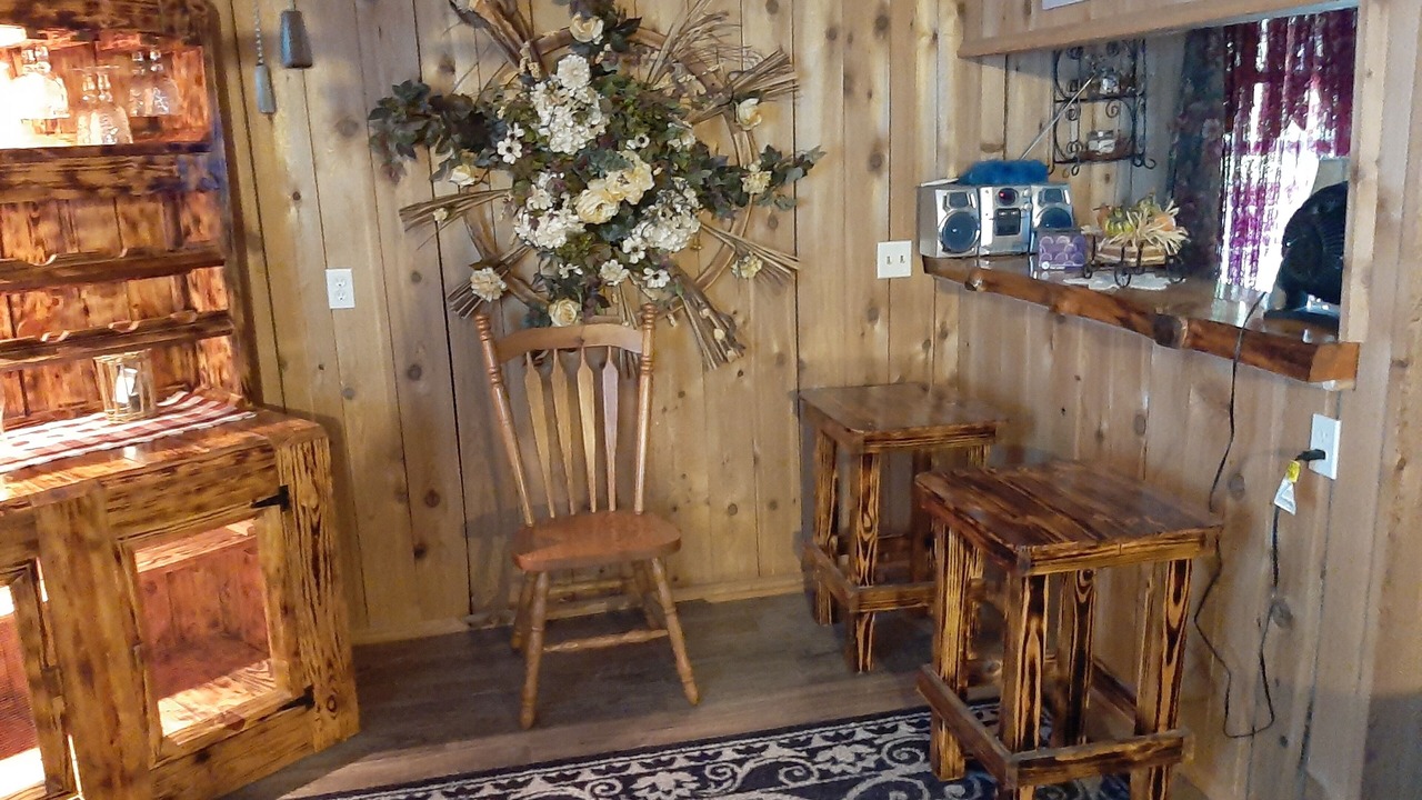 Photo of Livingroom in Quaker City