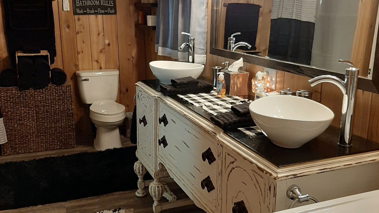 Photo of Bathroom in Quaker City