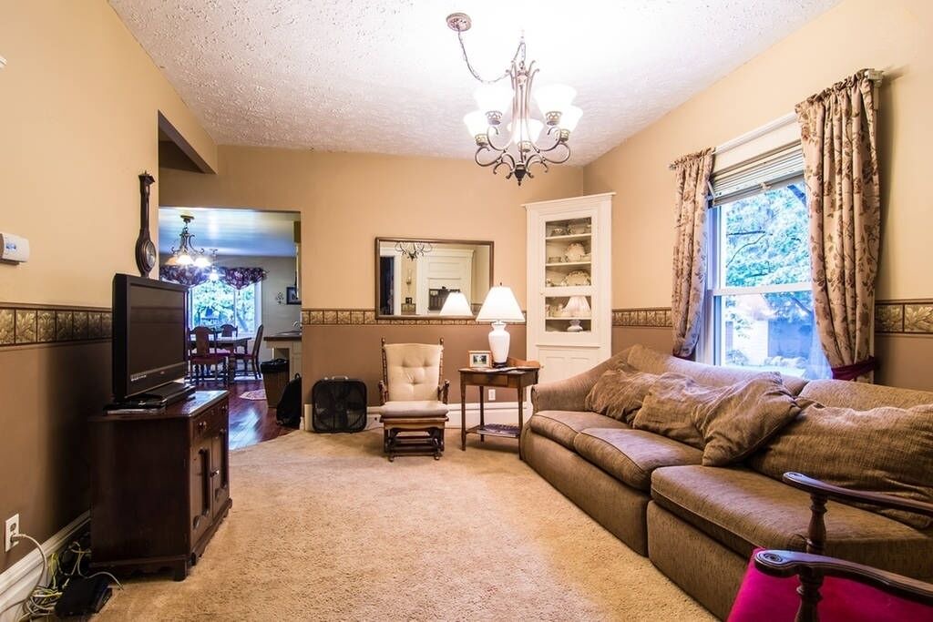 Photo of Livingroom in Tallmadge