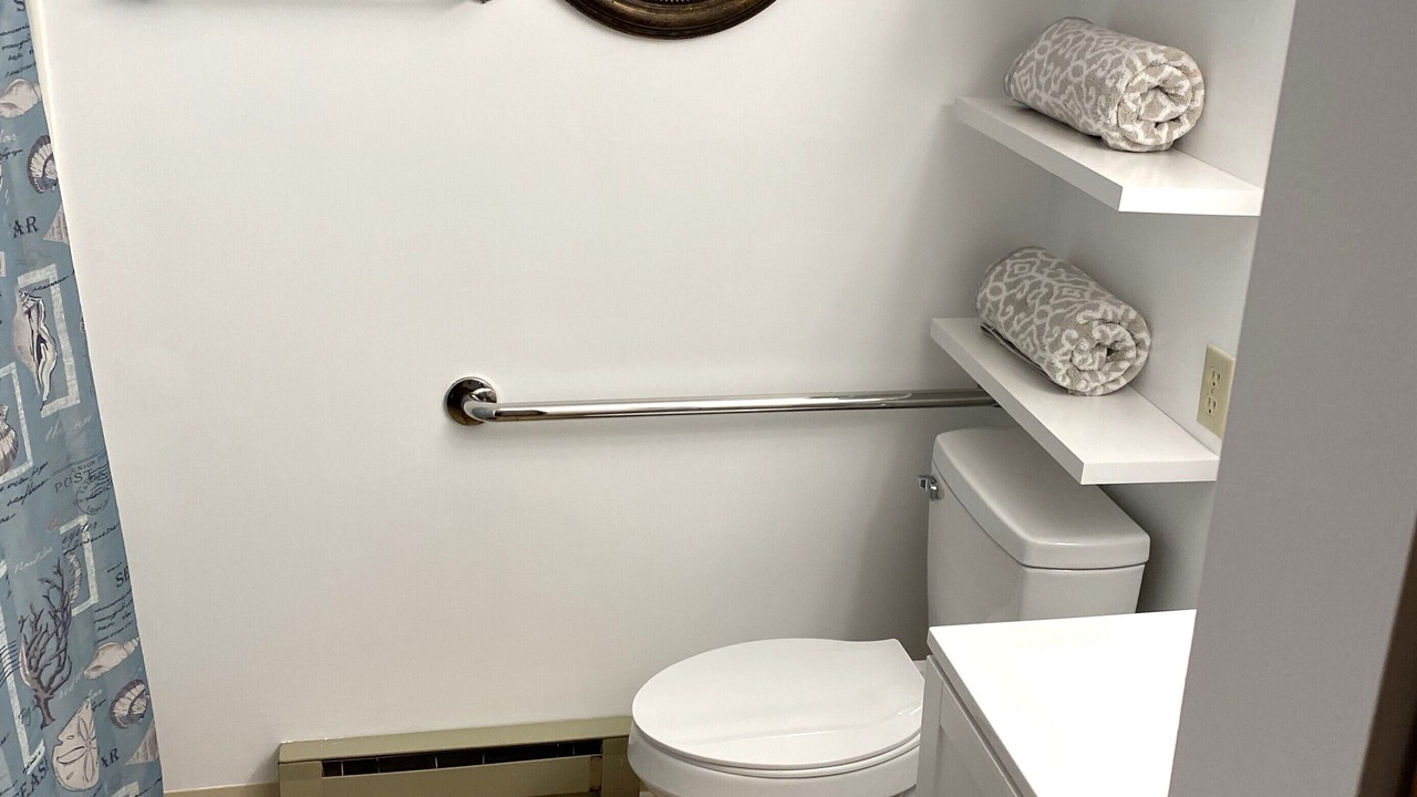 Photo of Bathroom in Oak Harbor