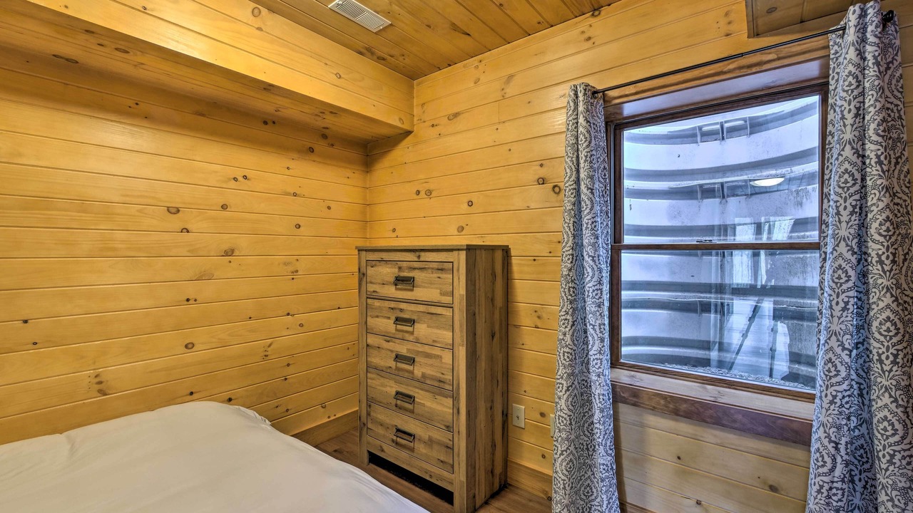 Photo of Bedroom in Bladensburg