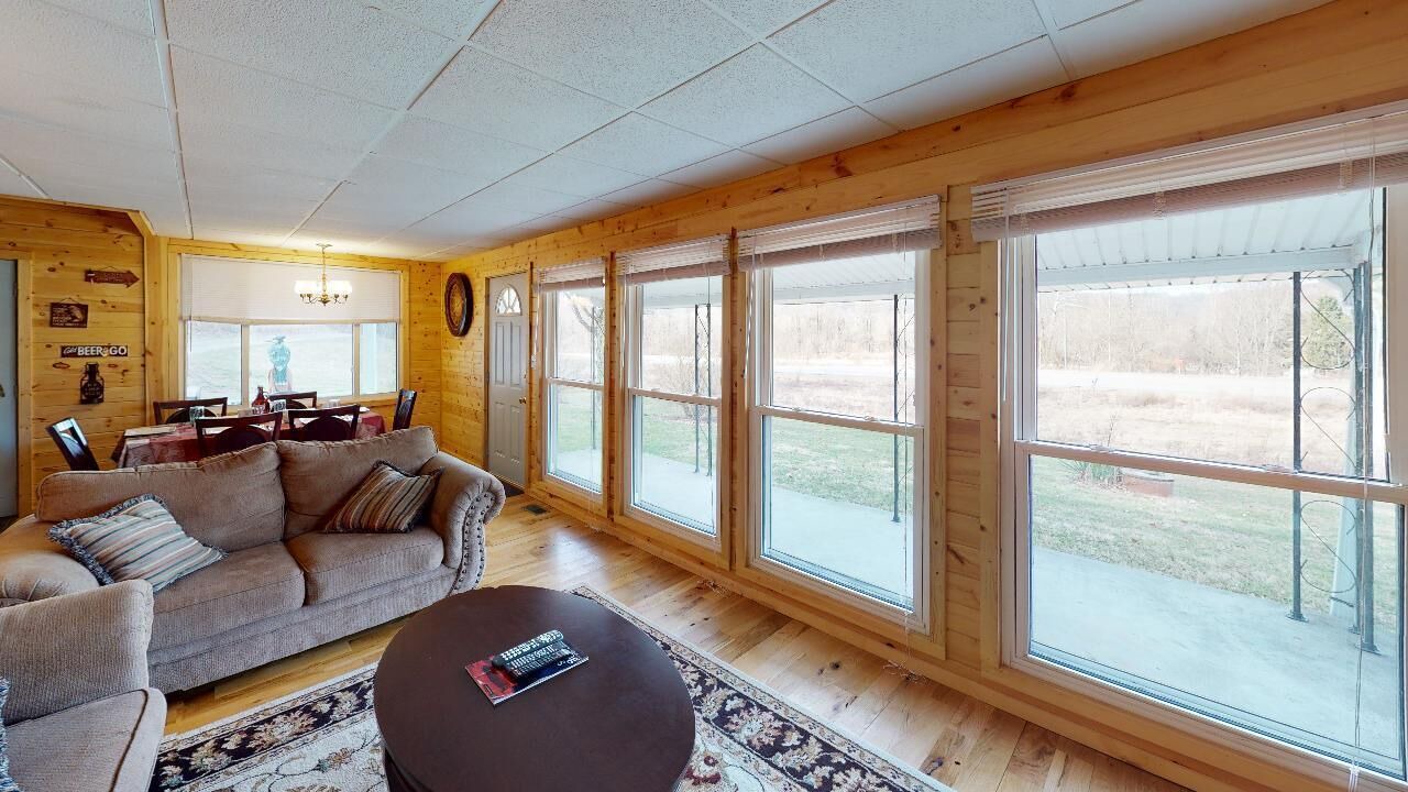 Photo of Livingroom in Nelsonville