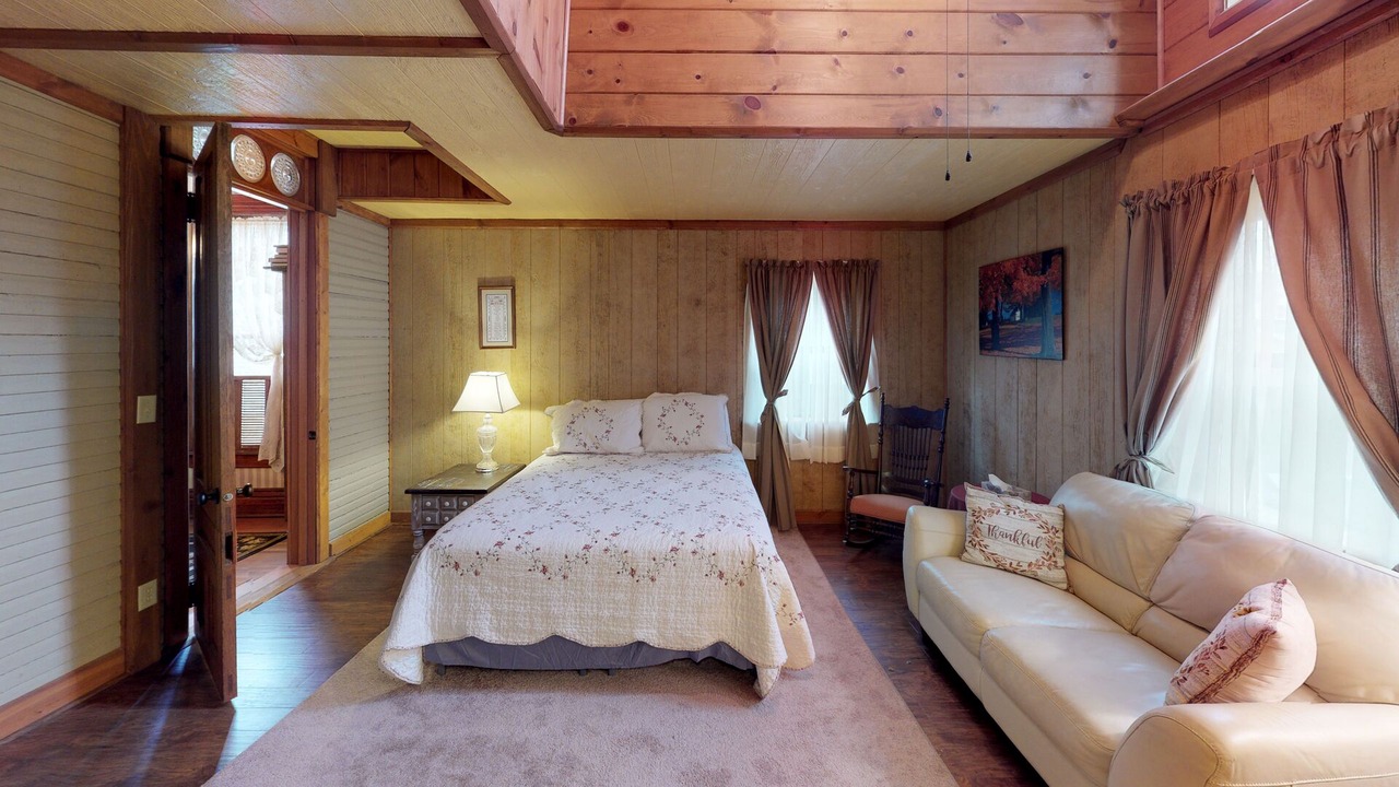 Photo of Bedroom in Nelsonville