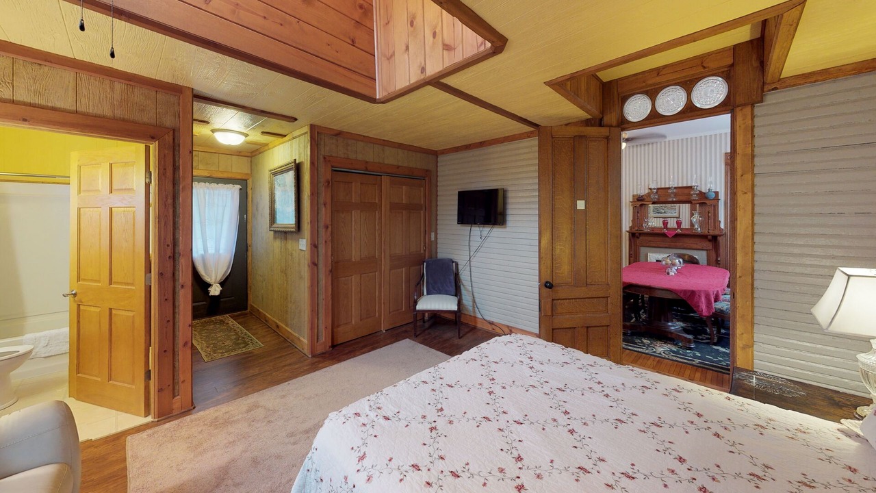 Photo of Bedroom in Nelsonville