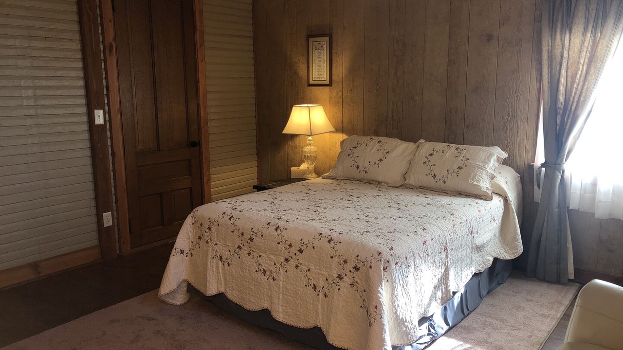 Photo of Bedroom in Nelsonville