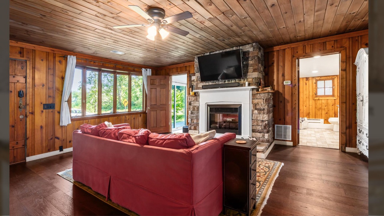 Photo of Livingroom in Logan