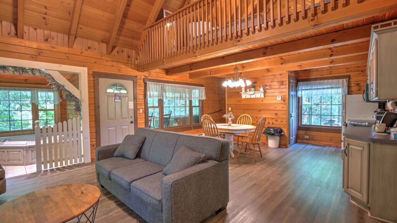 Photo of Livingroom in Millersburg