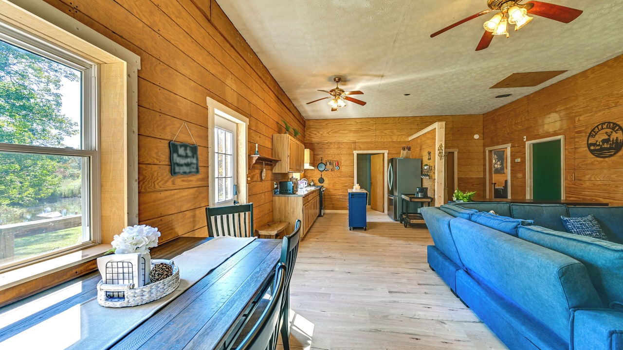 Photo of Livingroom in Sycamore Valley