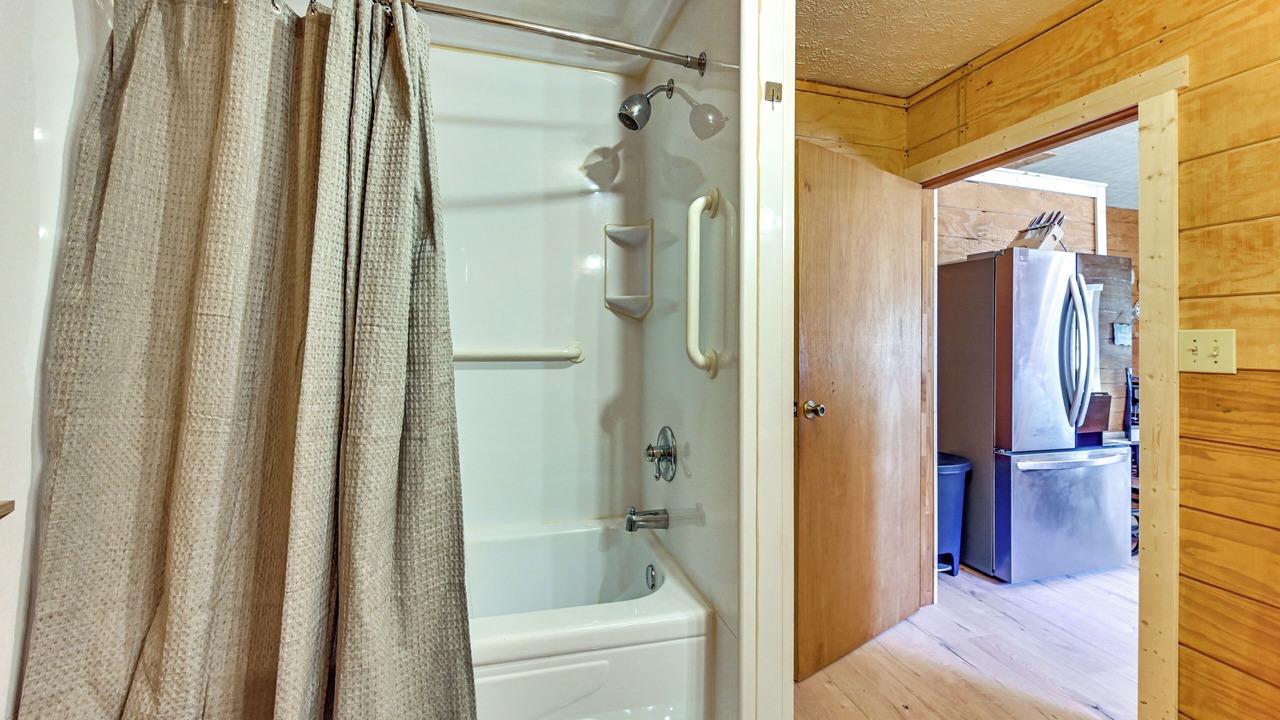 Photo of Bathroom in Sycamore Valley