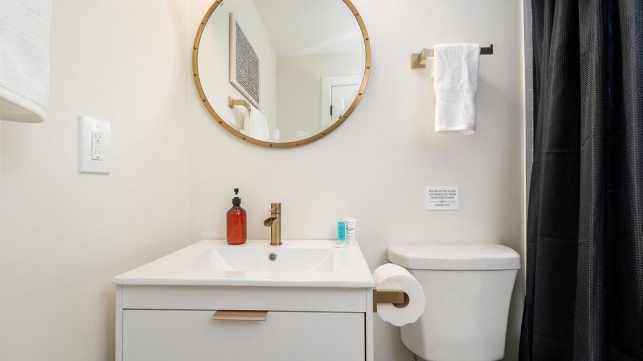 Photo of Bathroom in Downtown Columbus