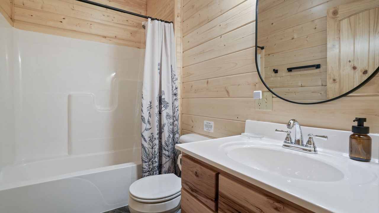 Photo of Bathroom in McArthur