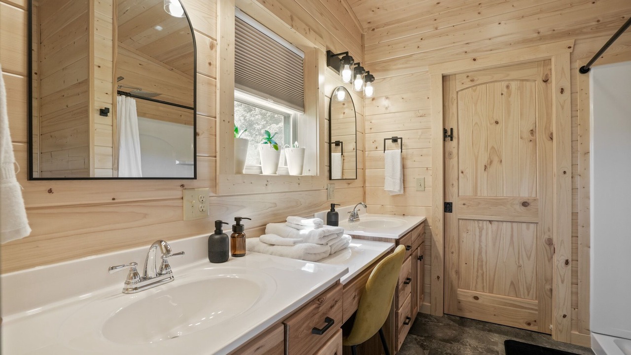 Photo of Bathroom in McArthur