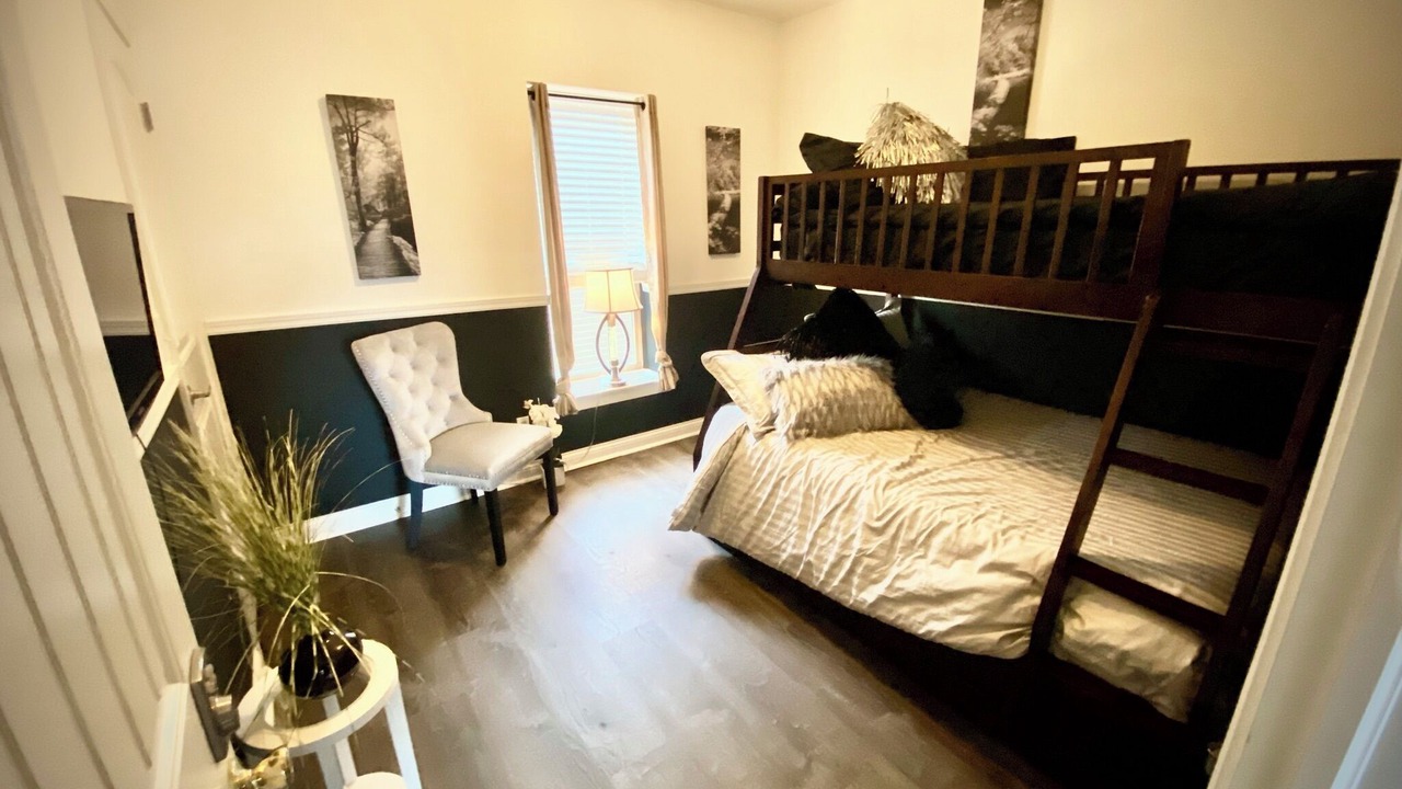 Photo of Bedroom in Livingston Park