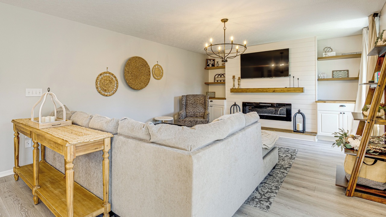 Photo of Livingroom in Lewis Center