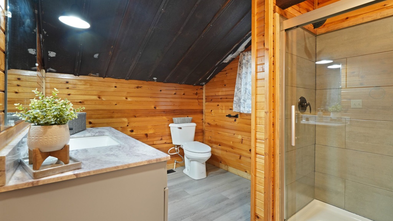 Photo of Bathroom in McArthur