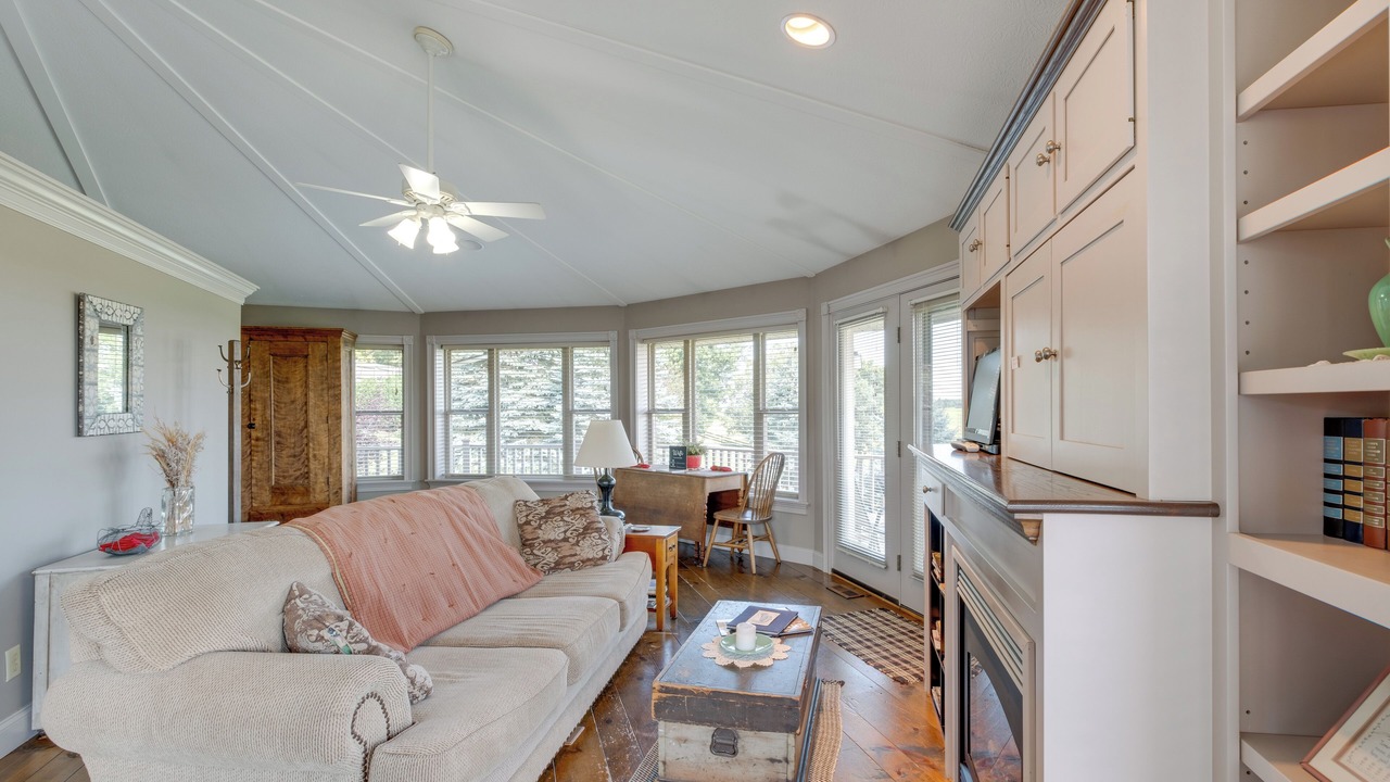 Photo of Livingroom in Millersburg