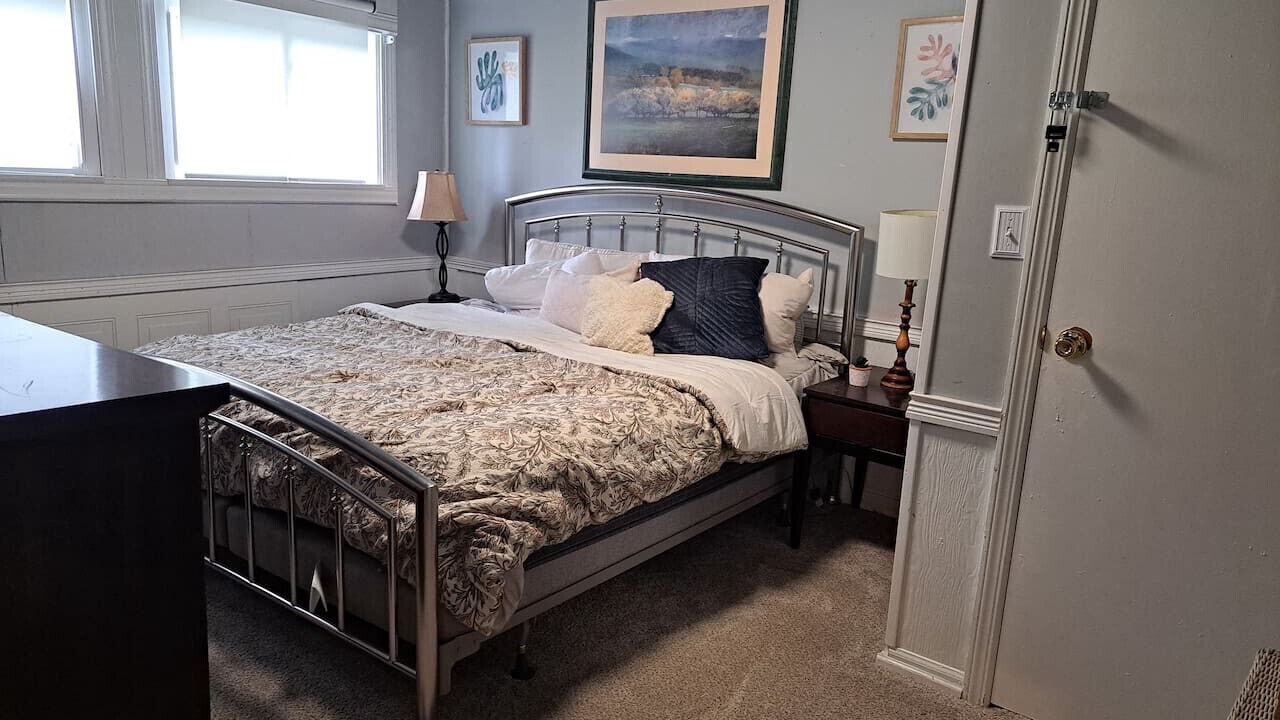 Photo of Bedroom in Oakwood Village