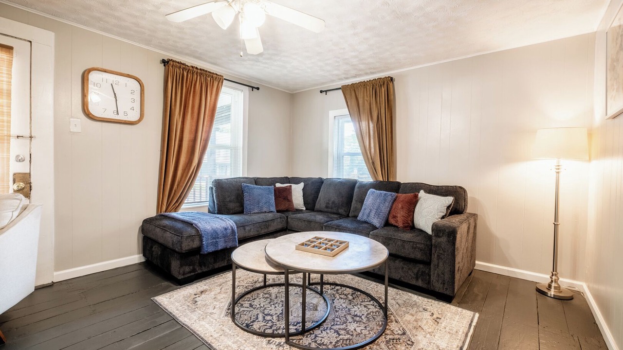 Photo of Livingroom in Pataskala