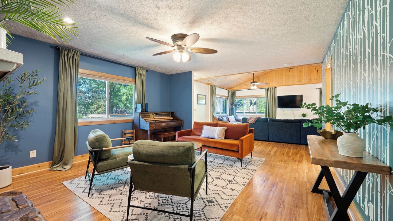 Photo of Livingroom in Sugar Grove