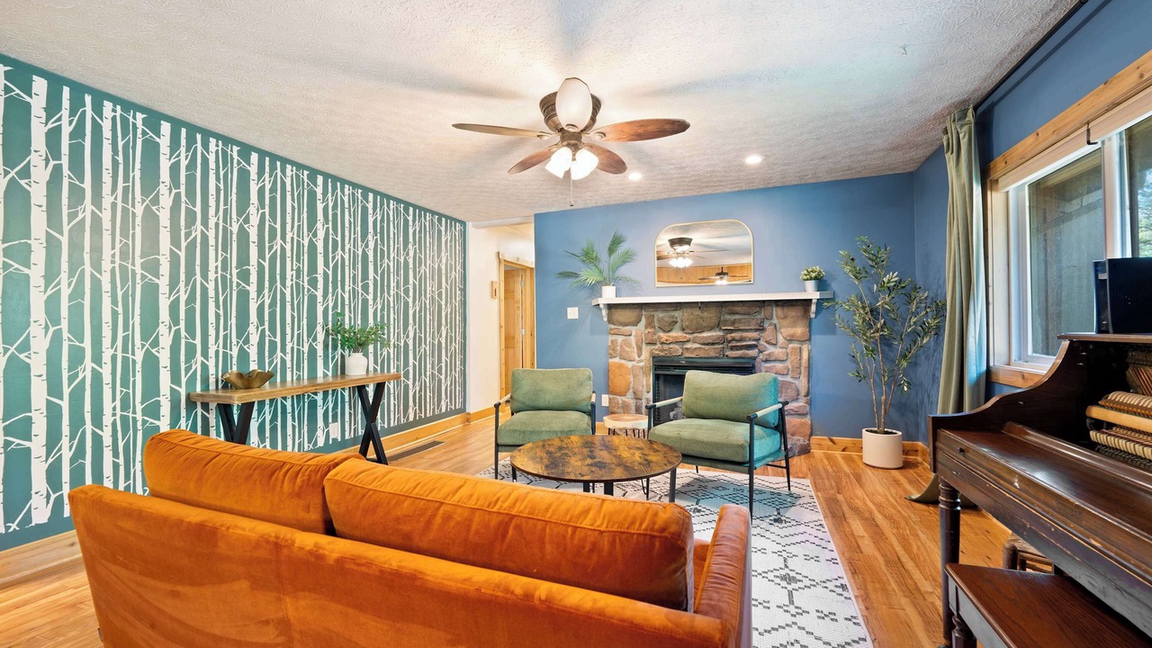 Photo of Livingroom in Sugar Grove