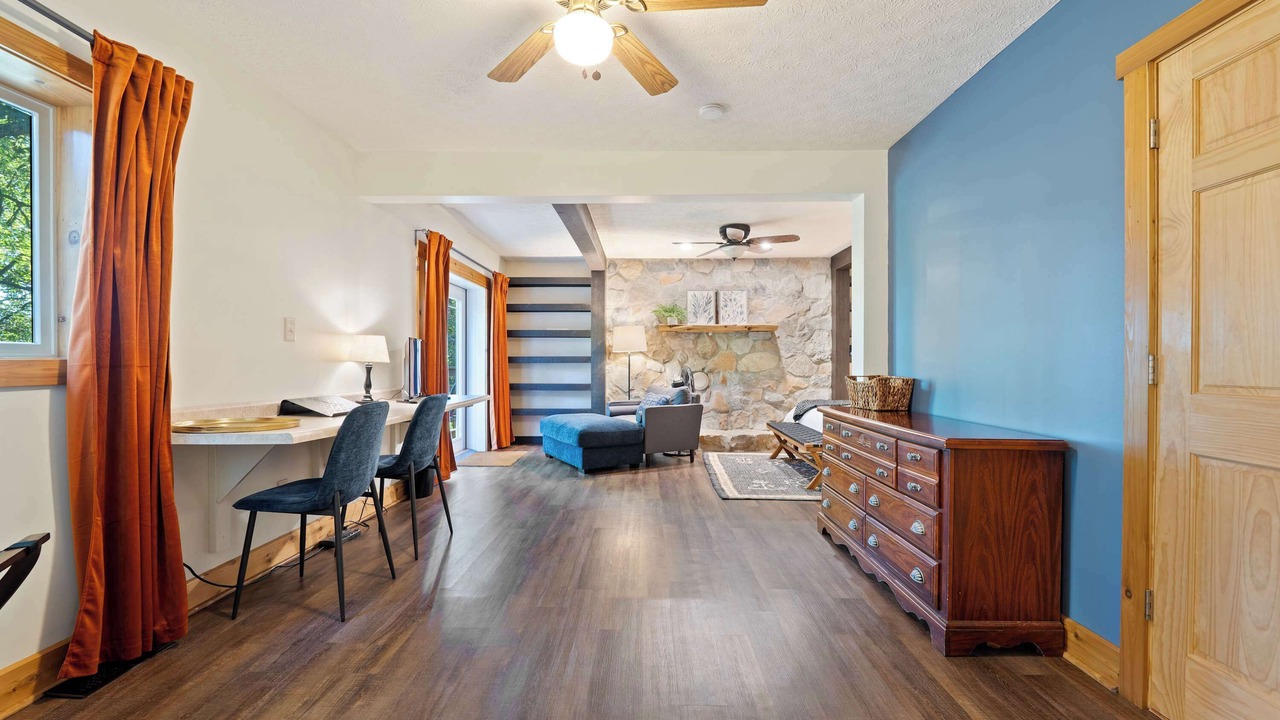 Photo of Livingroom in Sugar Grove
