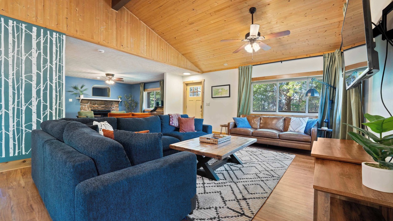 Photo of Livingroom in Sugar Grove