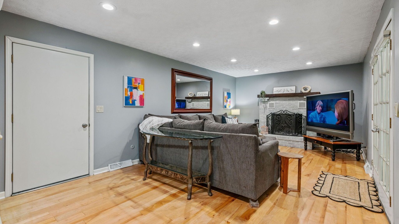 Photo of Livingroom in New Albany
