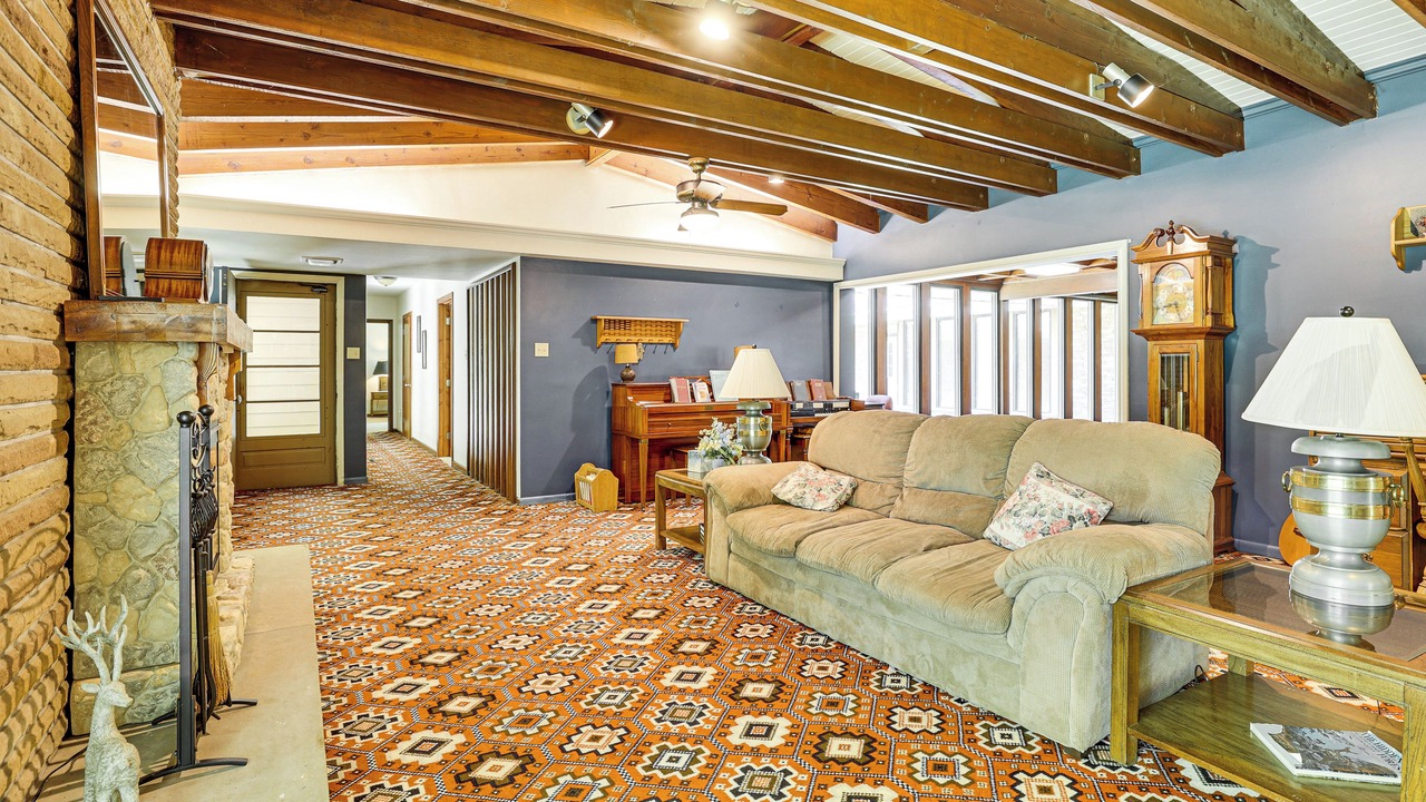 Photo of Livingroom in Coshocton