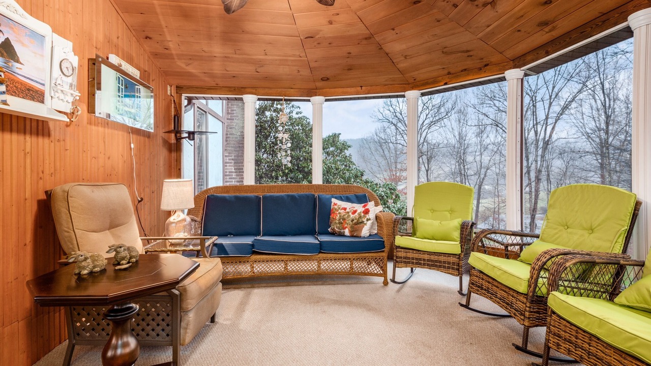 Photo of Livingroom in McArthur