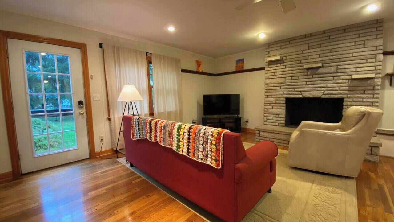 Photo of Livingroom in Clintonville