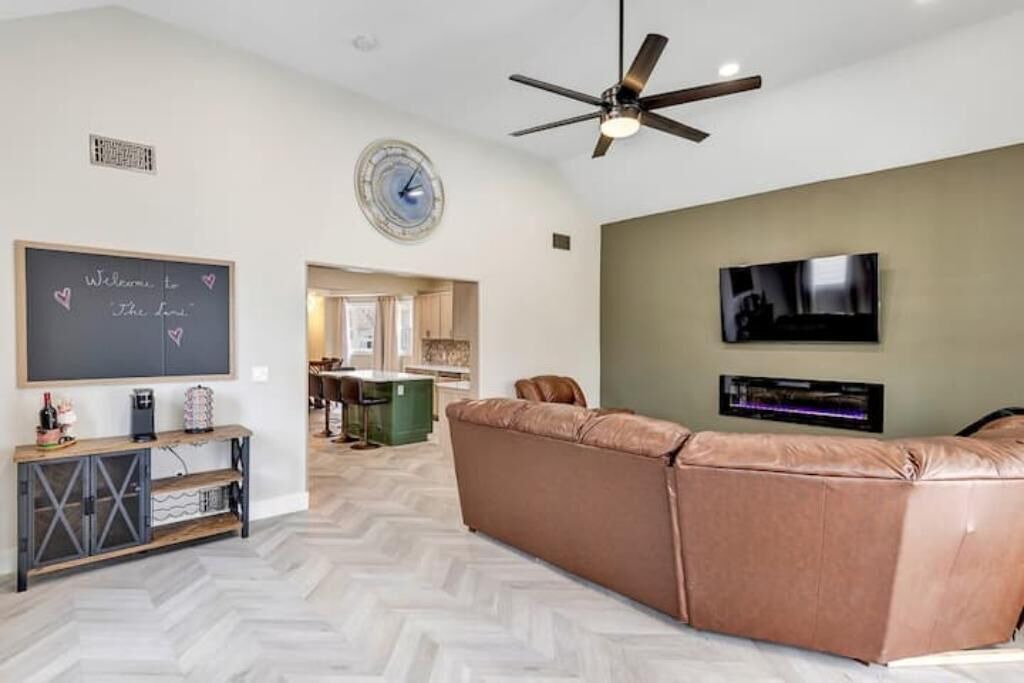 Photo of Livingroom in Edgewater