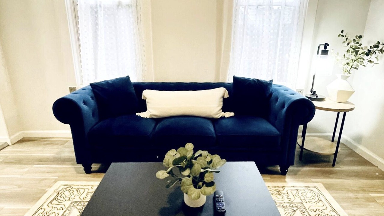 Photo of Livingroom in Detroit - Shoreway