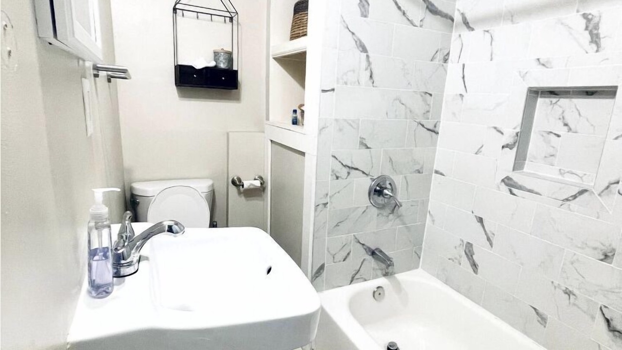 Photo of Bathroom in Detroit - Shoreway