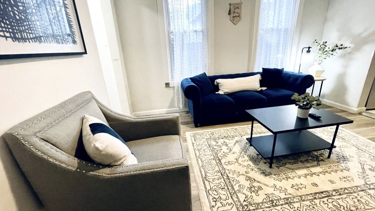 Photo of Livingroom in Detroit - Shoreway
