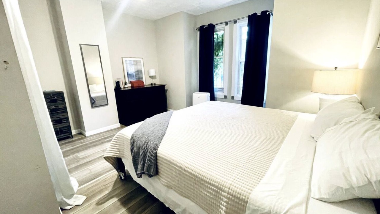 Photo of Bedroom in Detroit - Shoreway
