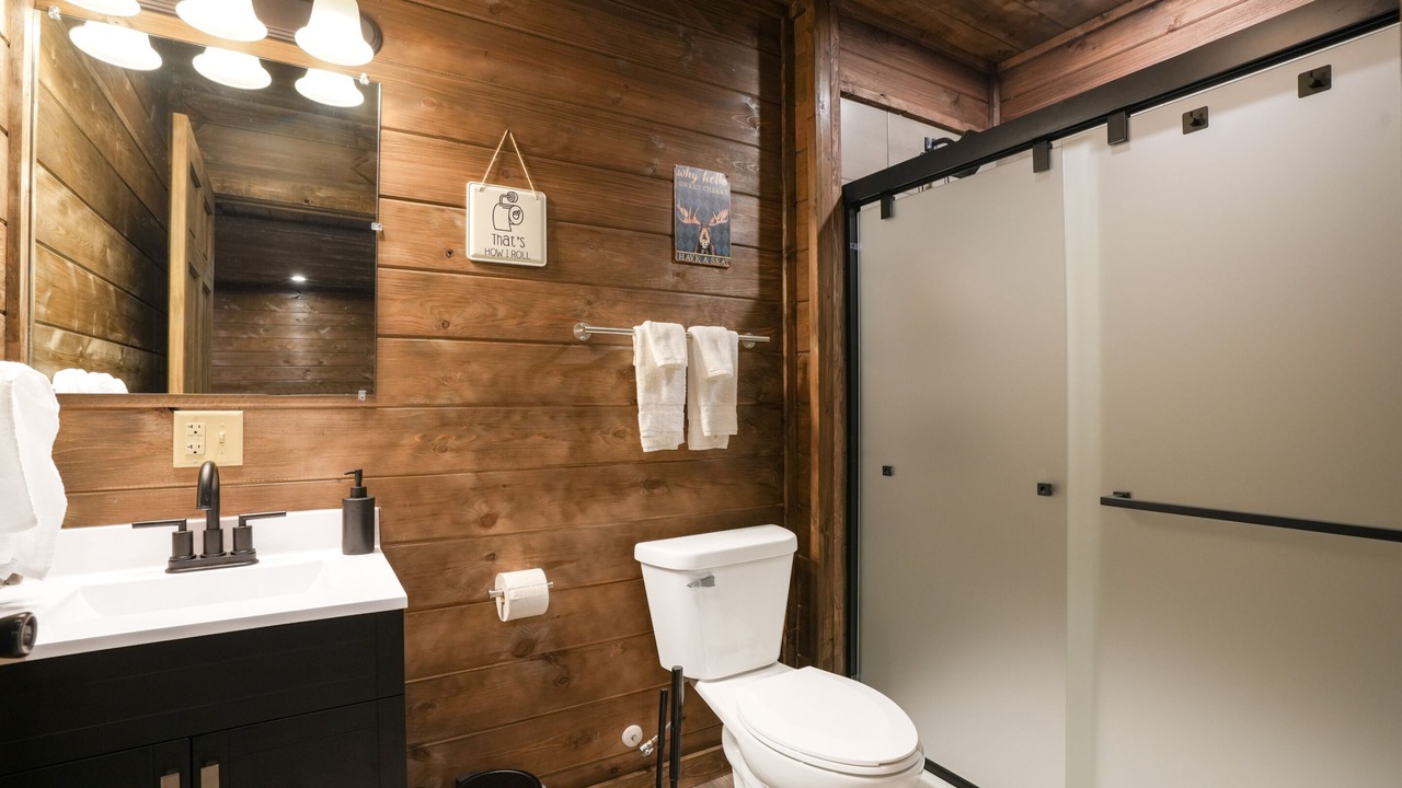Photo of Bathroom in McArthur