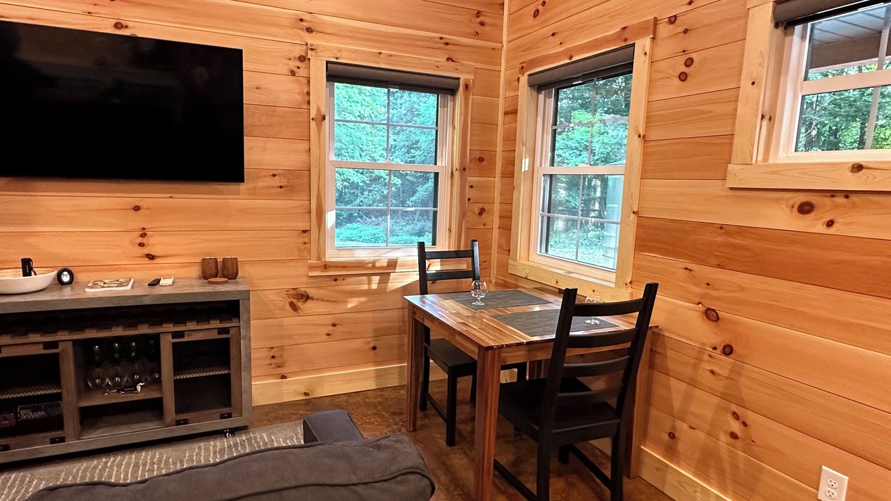 Photo of Livingroom in Quaker City
