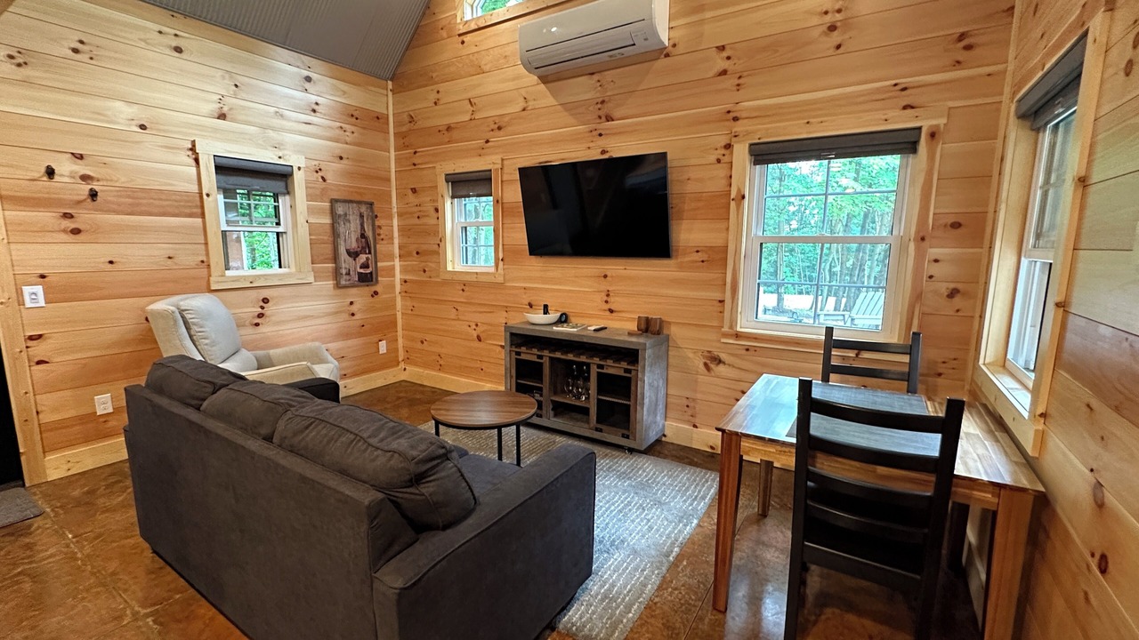 Photo of Livingroom in Quaker City
