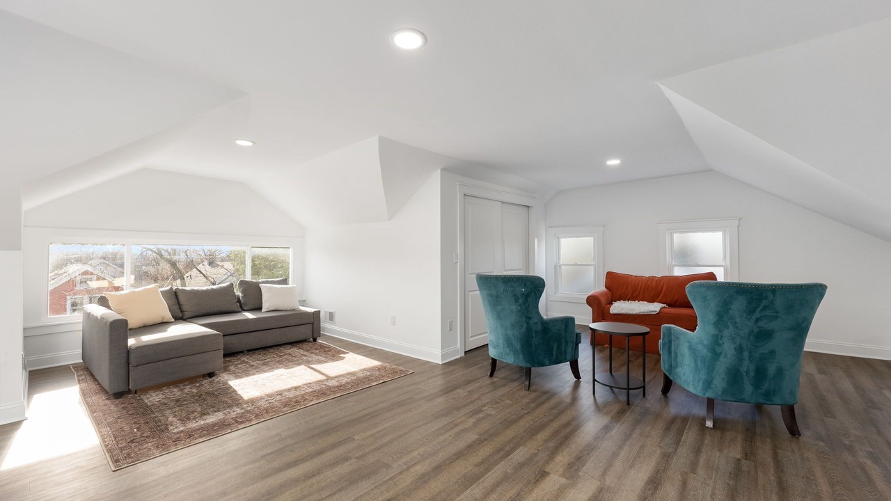 Photo of Livingroom in Clintonville