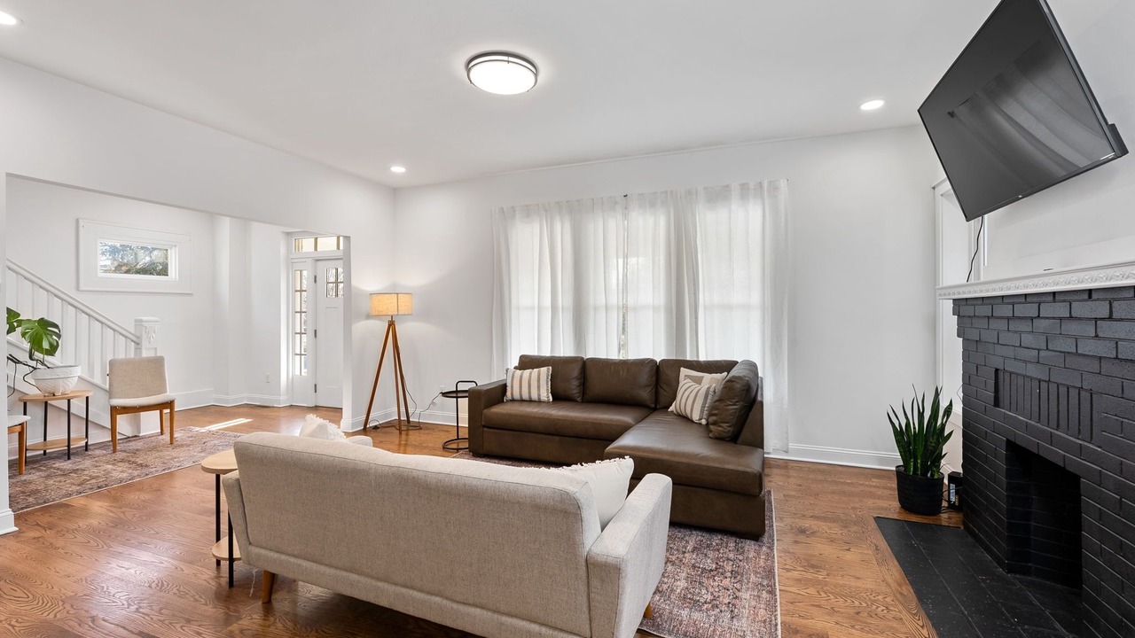 Photo of Livingroom in Clintonville