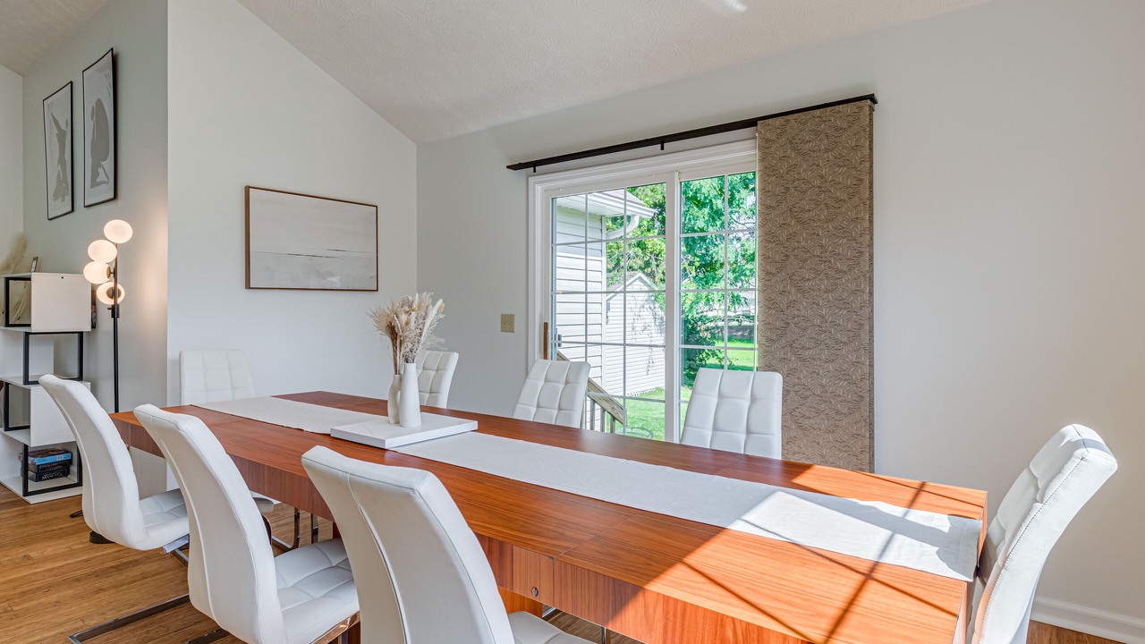 Photo of Livingroom in Cuyahoga Falls