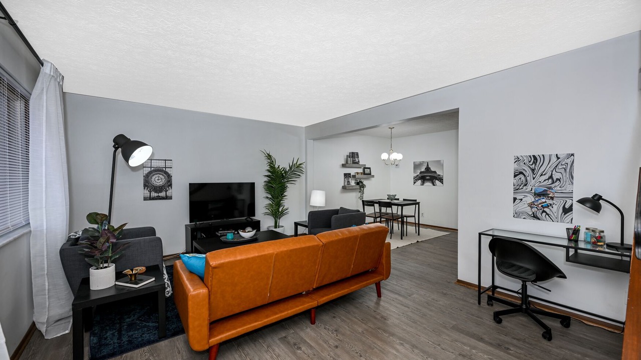 Photo of Livingroom in Northwest Akron