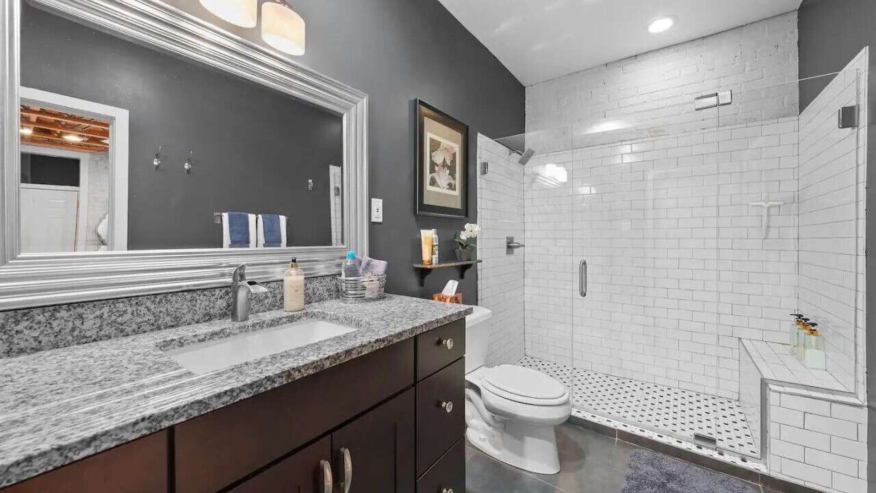 Photo of Bathroom in Short North