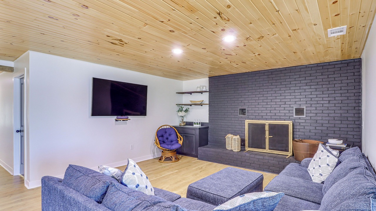Photo of Bedroom in Summit Station
