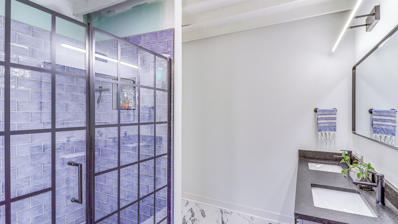 Photo of Bathroom in Summit Station