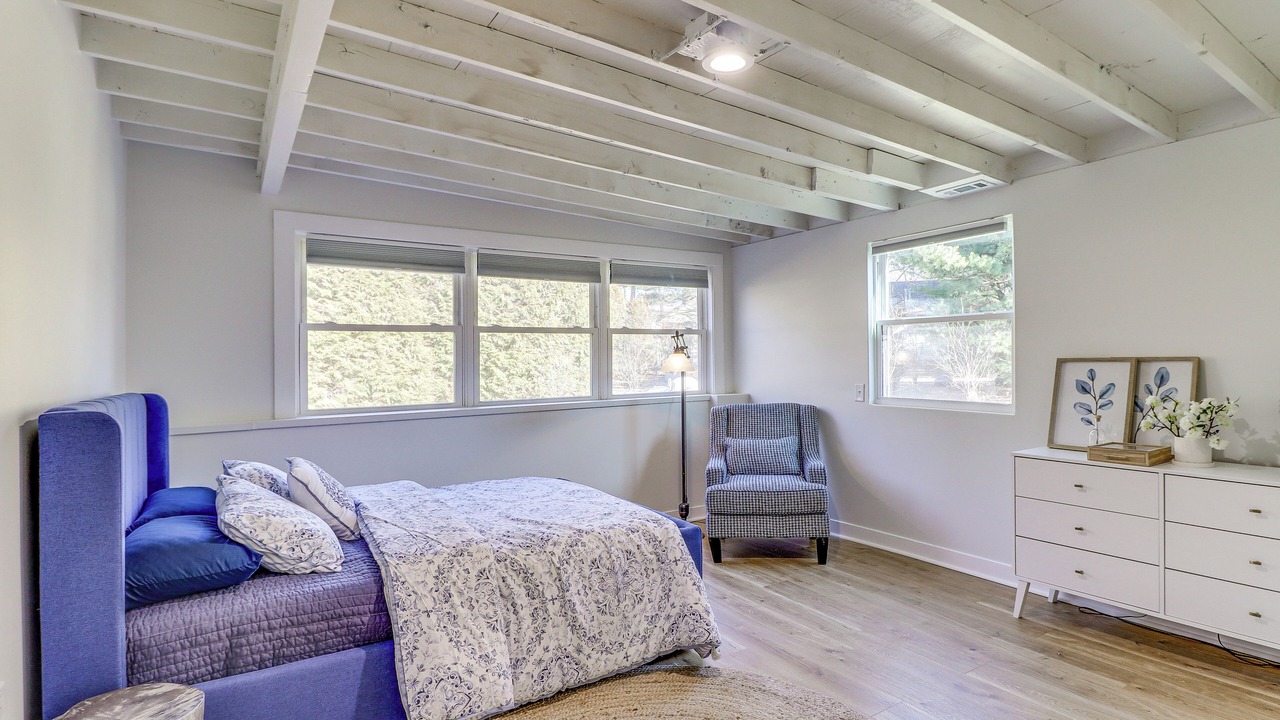 Photo of Bedroom in Summit Station