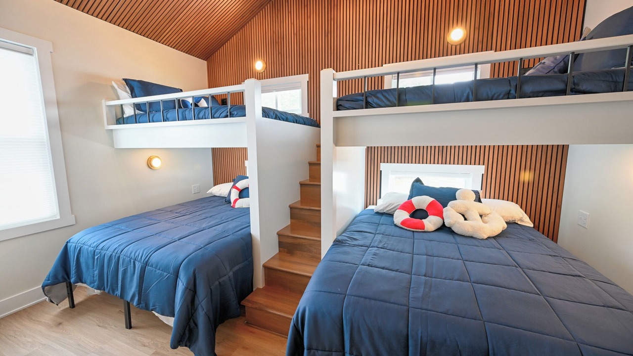 Photo of Bedroom in Summit Station