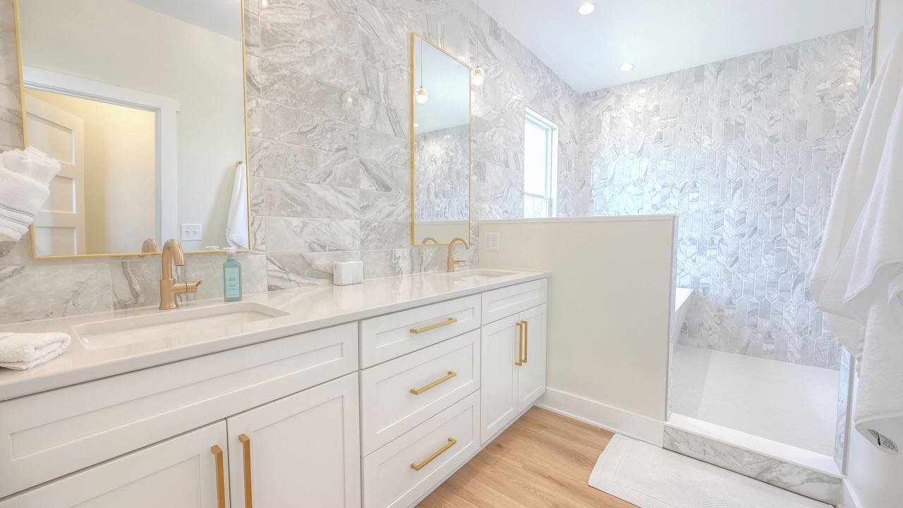 Photo of Bathroom in Summit Station