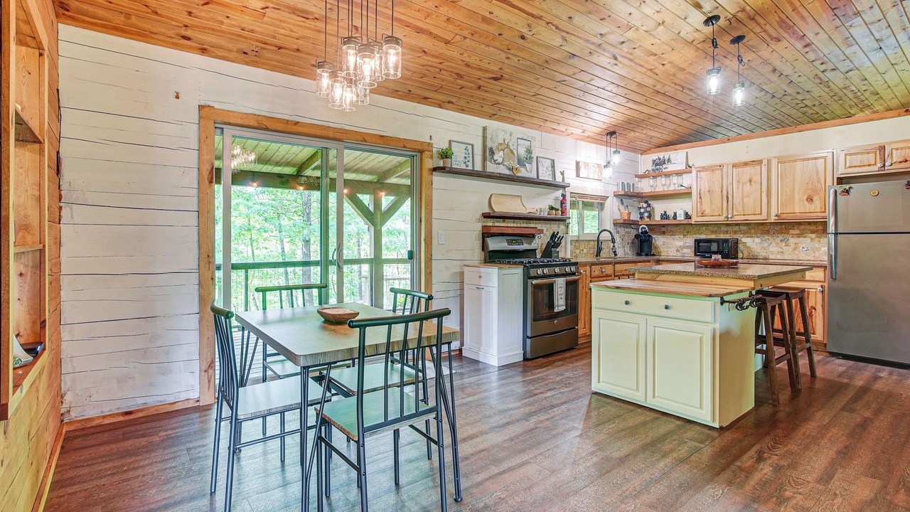 Photo of Kitchen in White Cottage