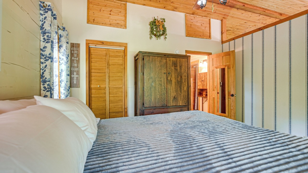 Photo of Bedroom in White Cottage
